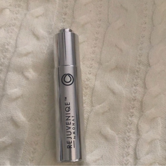 Monat Rejuveniqe Oil - Picture 2 of 3